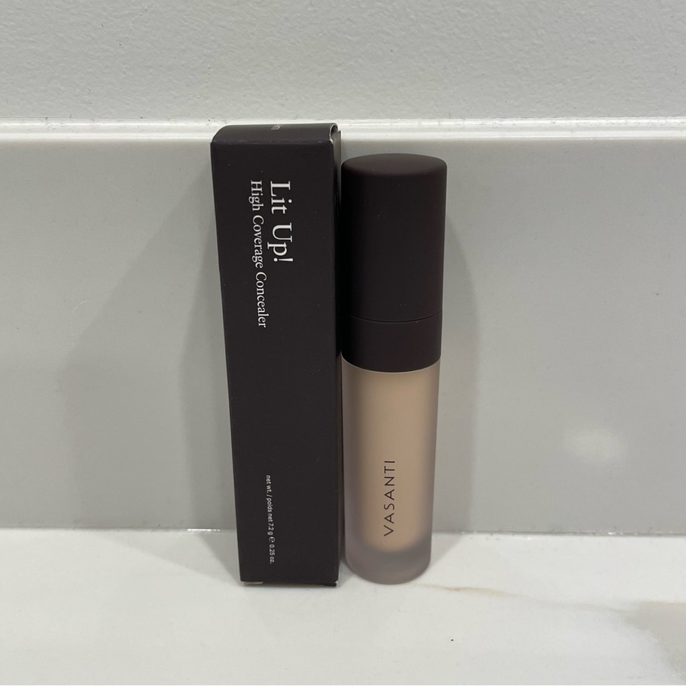 NEW Visanti Lit Up! High Coverage Concealer (L10 - Light)